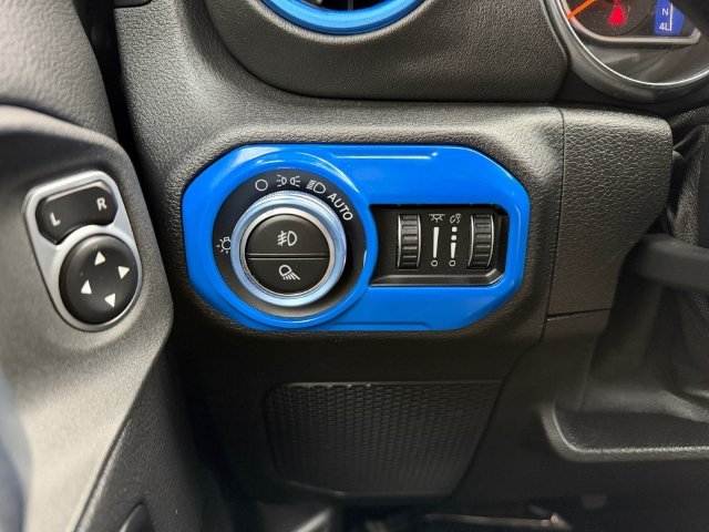 Used 2020 Black Jeep Overland image 17