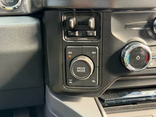 New 2026 Star White Metallic Tri-Coat Ford Lariat image 29