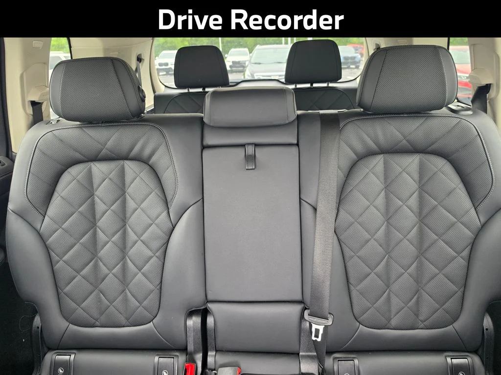 Used 2025 White BMW xDrive40i image 17