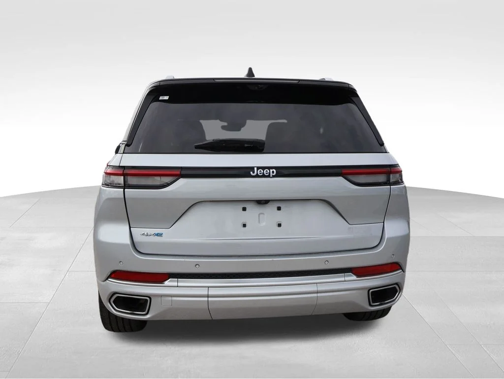 Used 2022 Silver Jeep Summit Reserve 4xe image 13