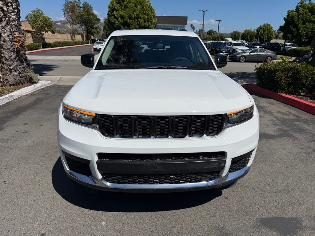 Used 2023 White/off-white Jeep Laredo image 2