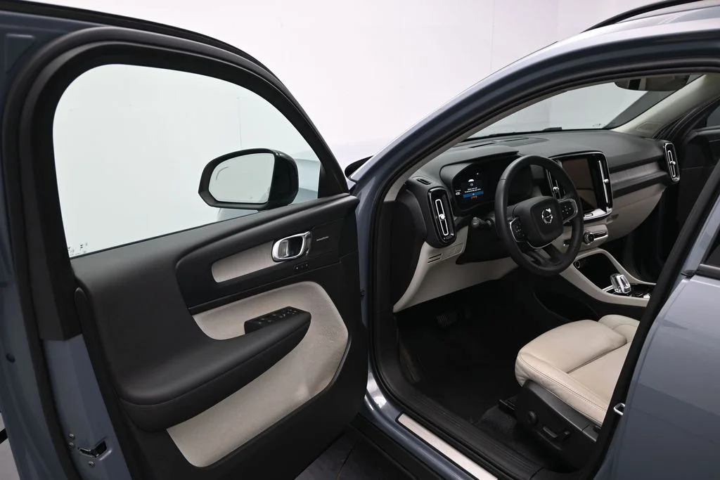 Certified Used 2023 Blue Volvo Ultimate image 12