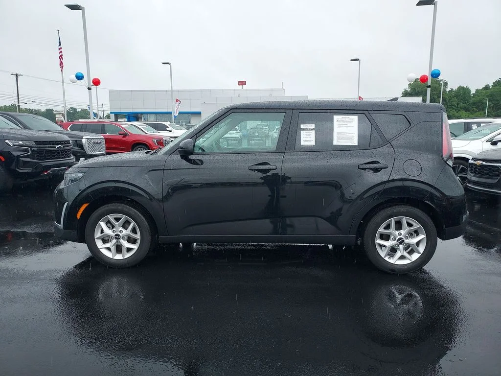Used 2025 Black Kia LX image 5