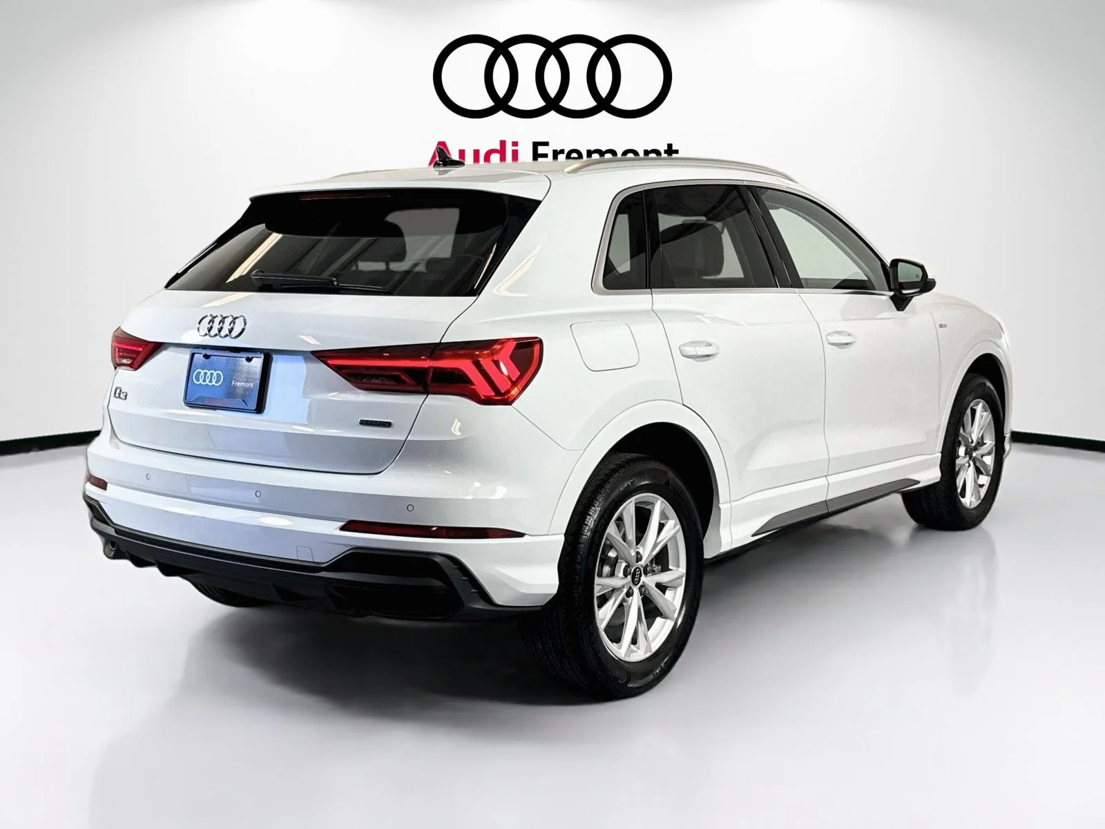 Used 2025 White Audi S line Premium image 5