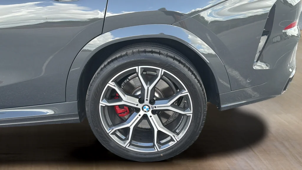 Used 2025 Gray BMW M60i image 17