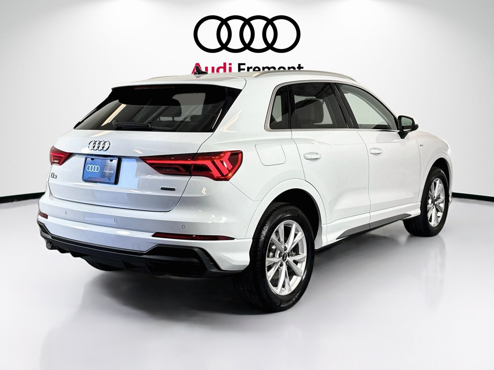 Used 2025 White Audi S line Premium image 5