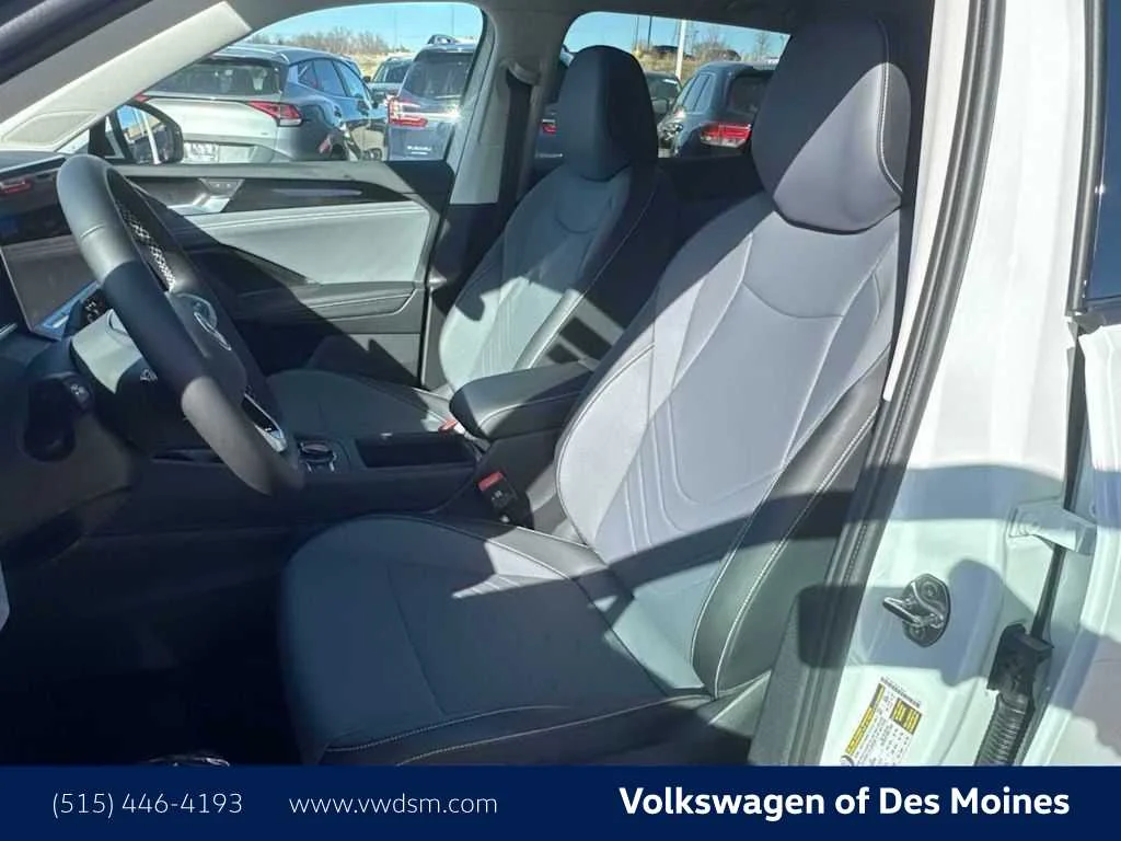New 2026 Pure White Volkswagen SE image 10