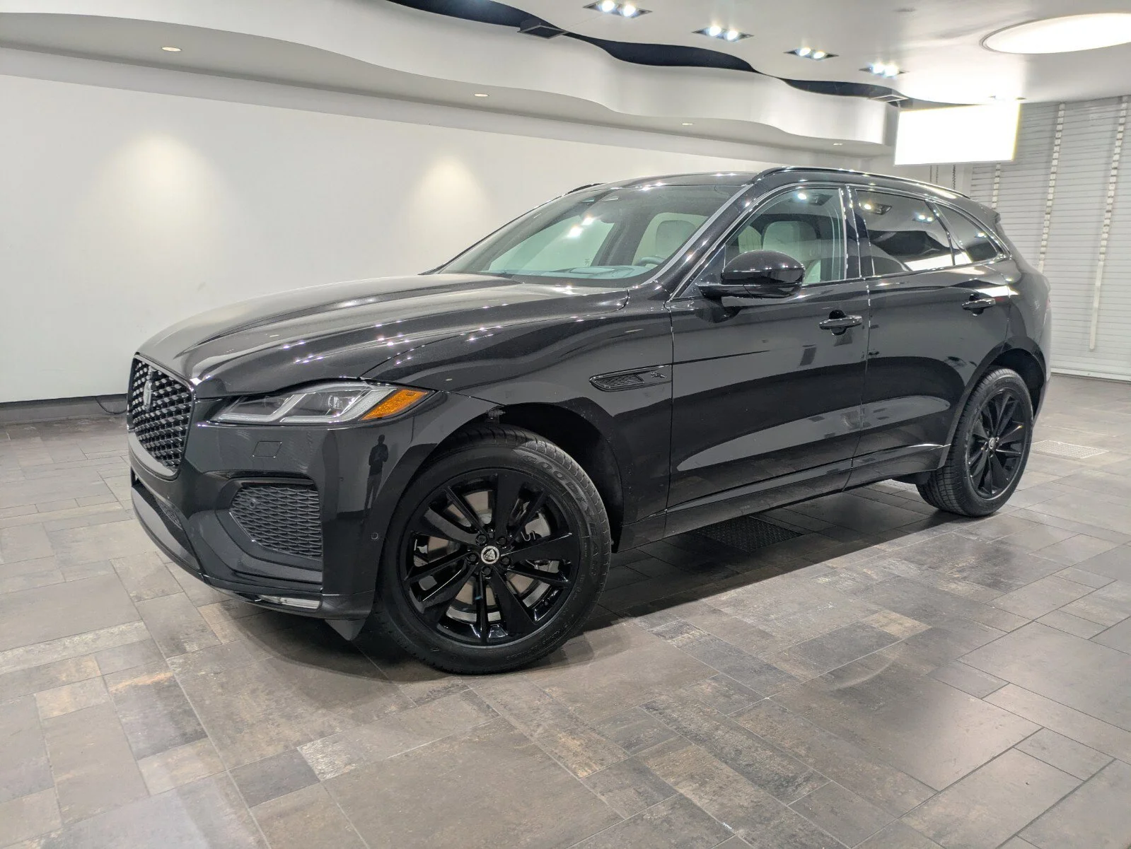 2026 Jaguar F-PACE P250 R-Dynamic S's photo