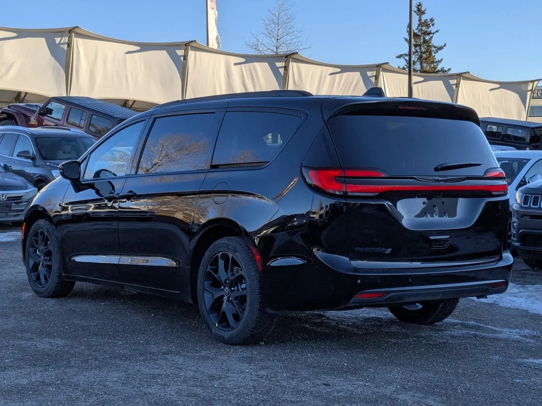 New 2026 Black Chrysler Select - - FWD - Panoramic Sunroof - Power Sliding Doors - S App Pkge & More! image 6