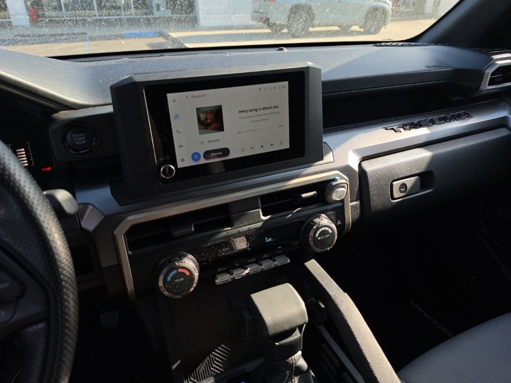 Used 2025  Toyota SR5 image 25