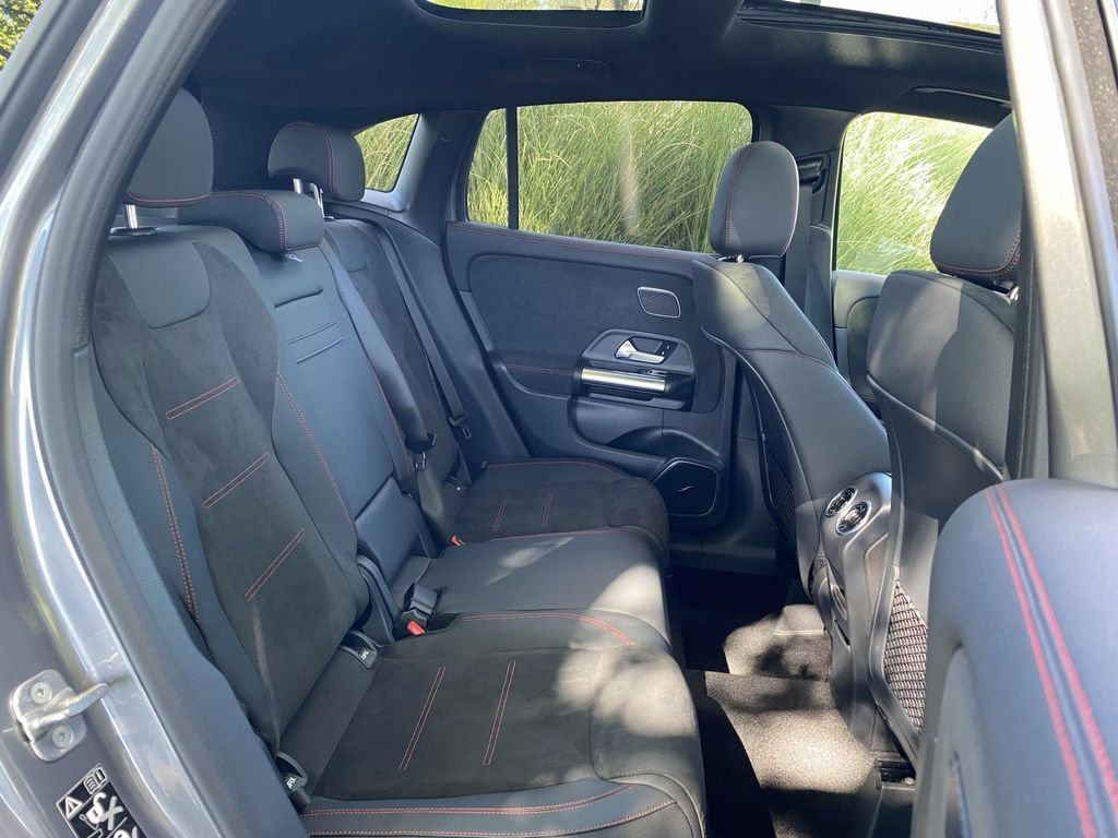 Used 2025 Mountain Grey Metallic Mercedes-Benz GLA 250 image 16