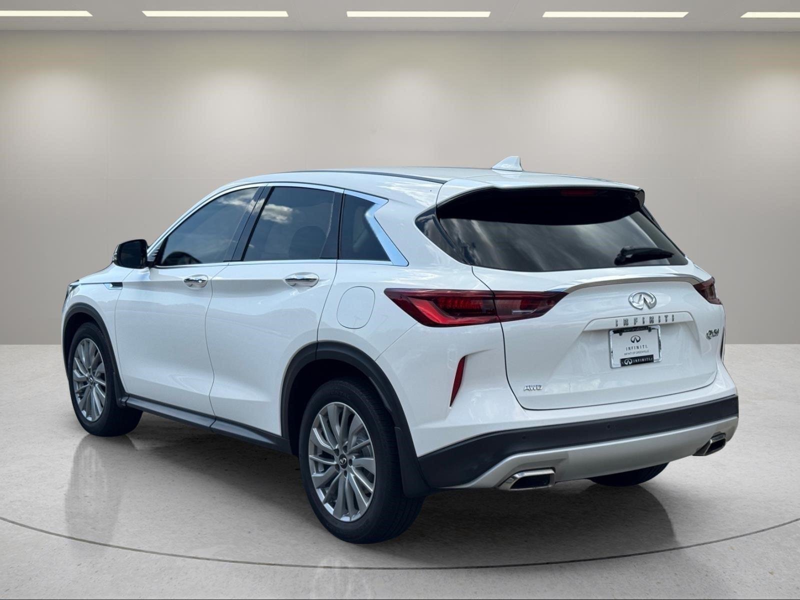 Used 2023 Lunar White INFINITI PURE image 3