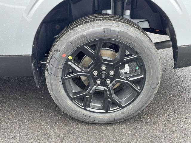 New 2026 Space White Metallic Ford XLT image 3