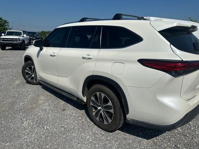 Used 2021 Blizzard Pearl Toyota XLE image 5