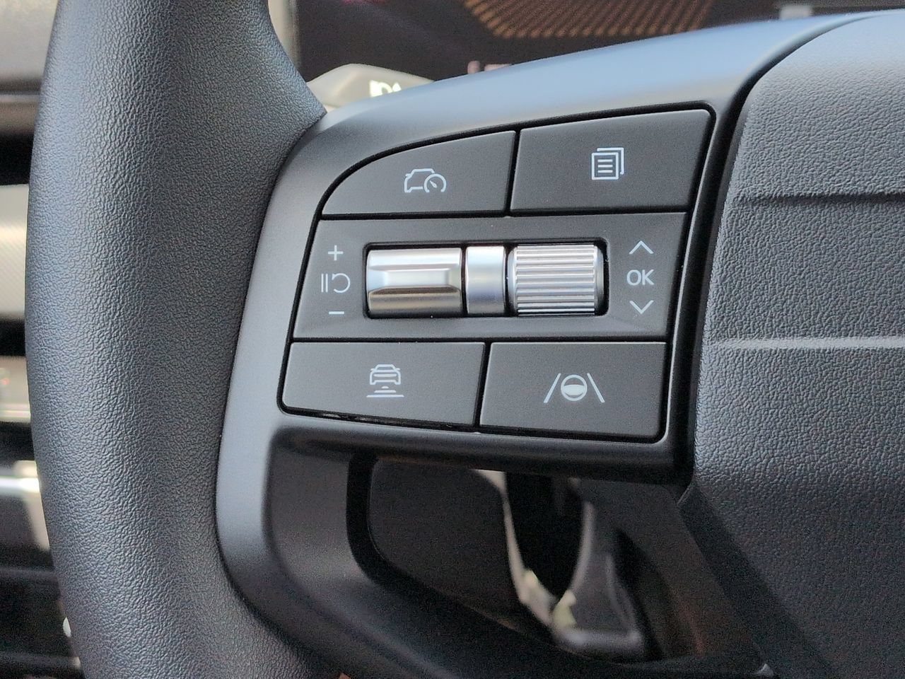 New 2026 Snow White Pearl Kia LX image 25