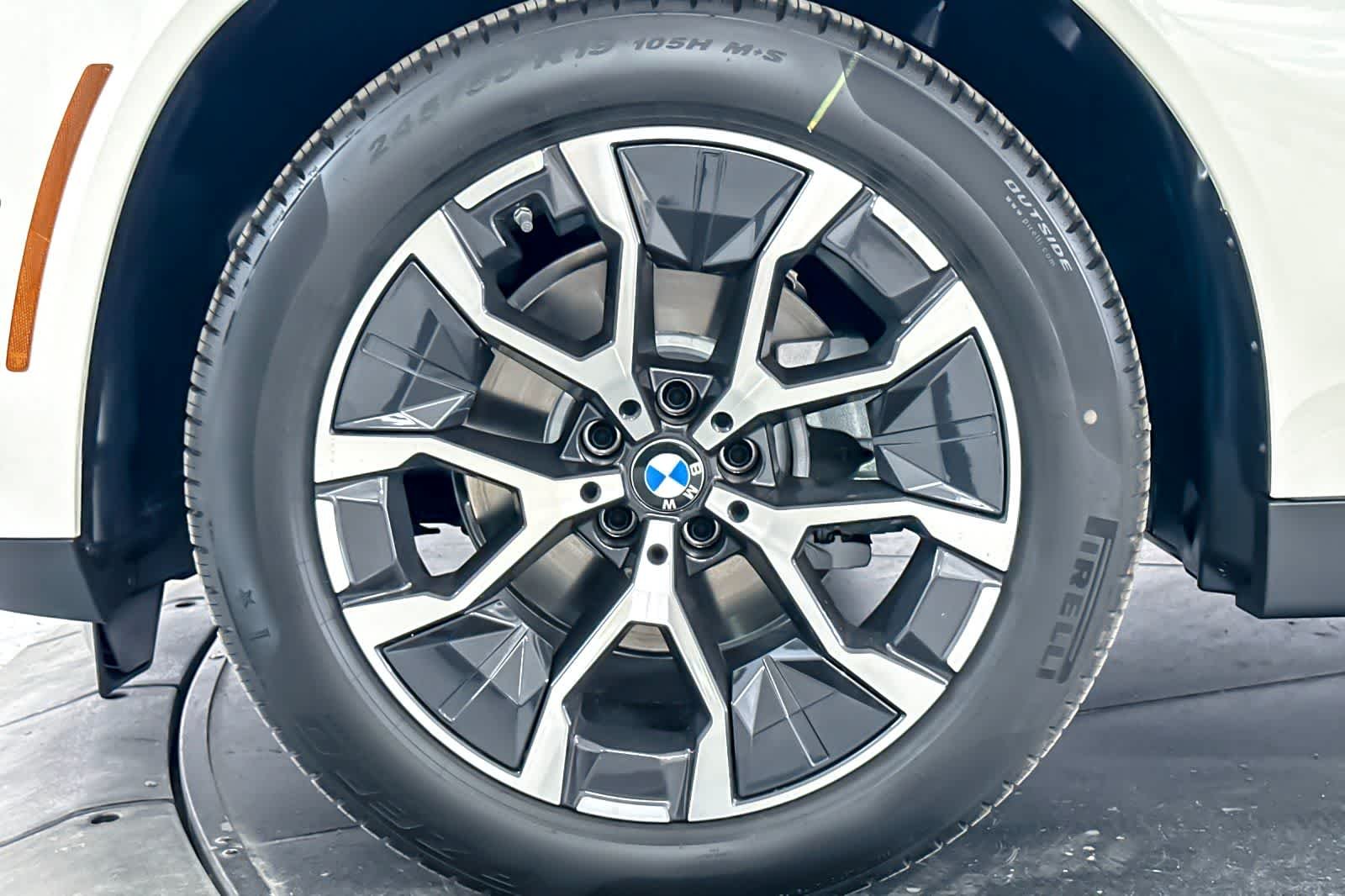 Used 2026 Mineral White Metallic BMW 30 xDrive image 25