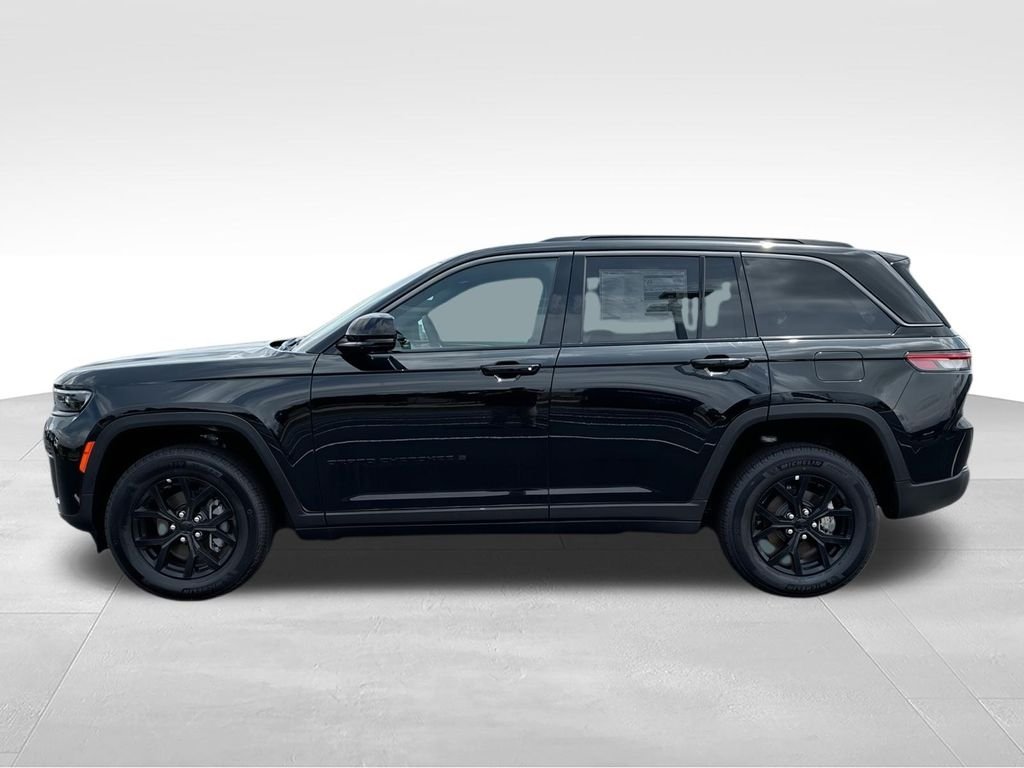 New 2026 Diamond Black Crystal Pearlcoat Jeep Altitude image 6
