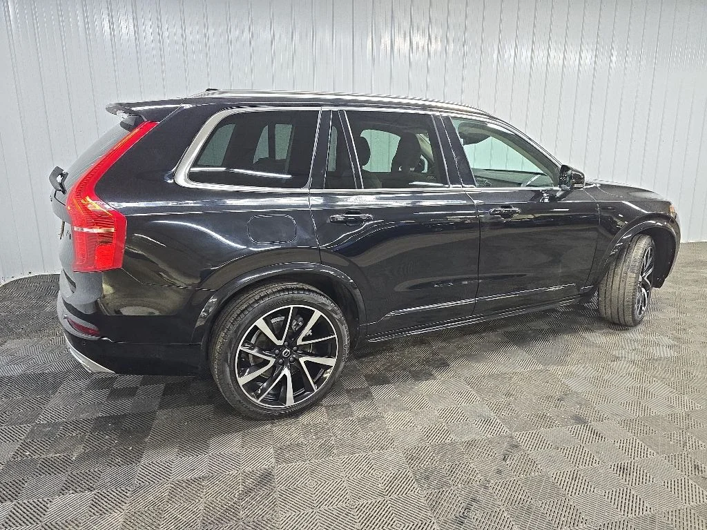 Used 2021 Black Volvo T6 Momentum image 3