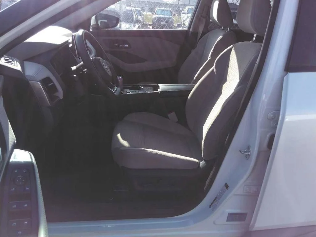Used 2023 White Nissan SV image 3