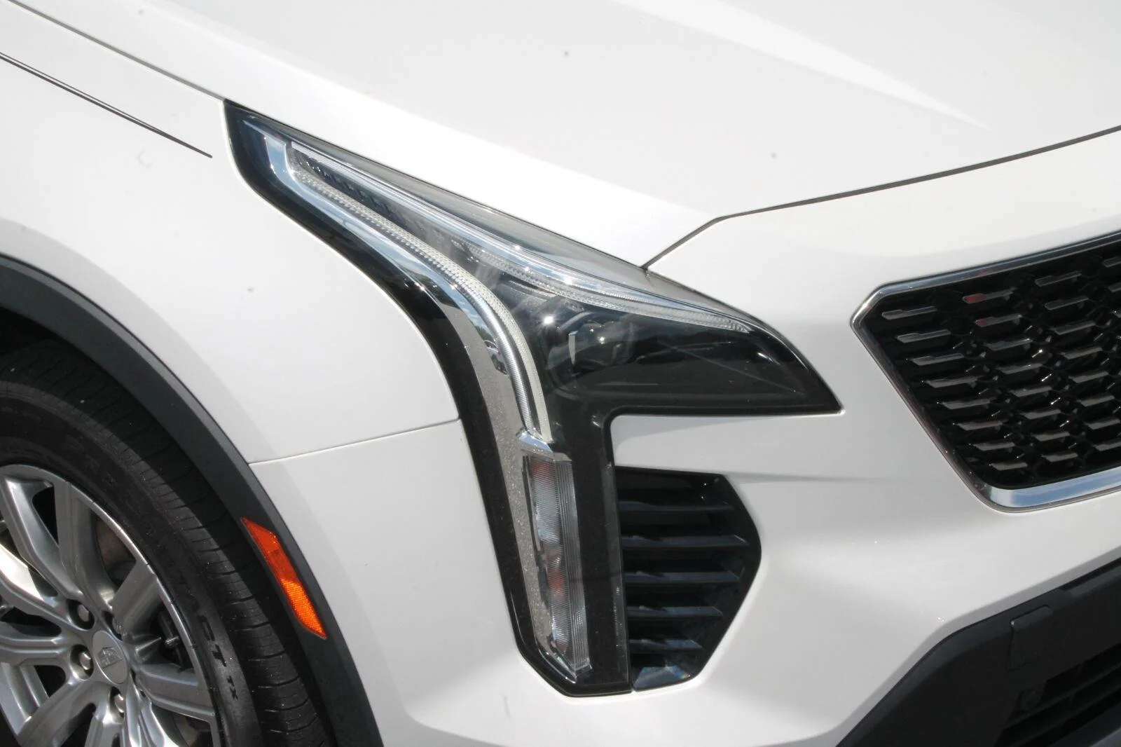 Used 2021 CRYSTAL WHITE TRICOAT Cadillac AWD Premium Luxury image 10