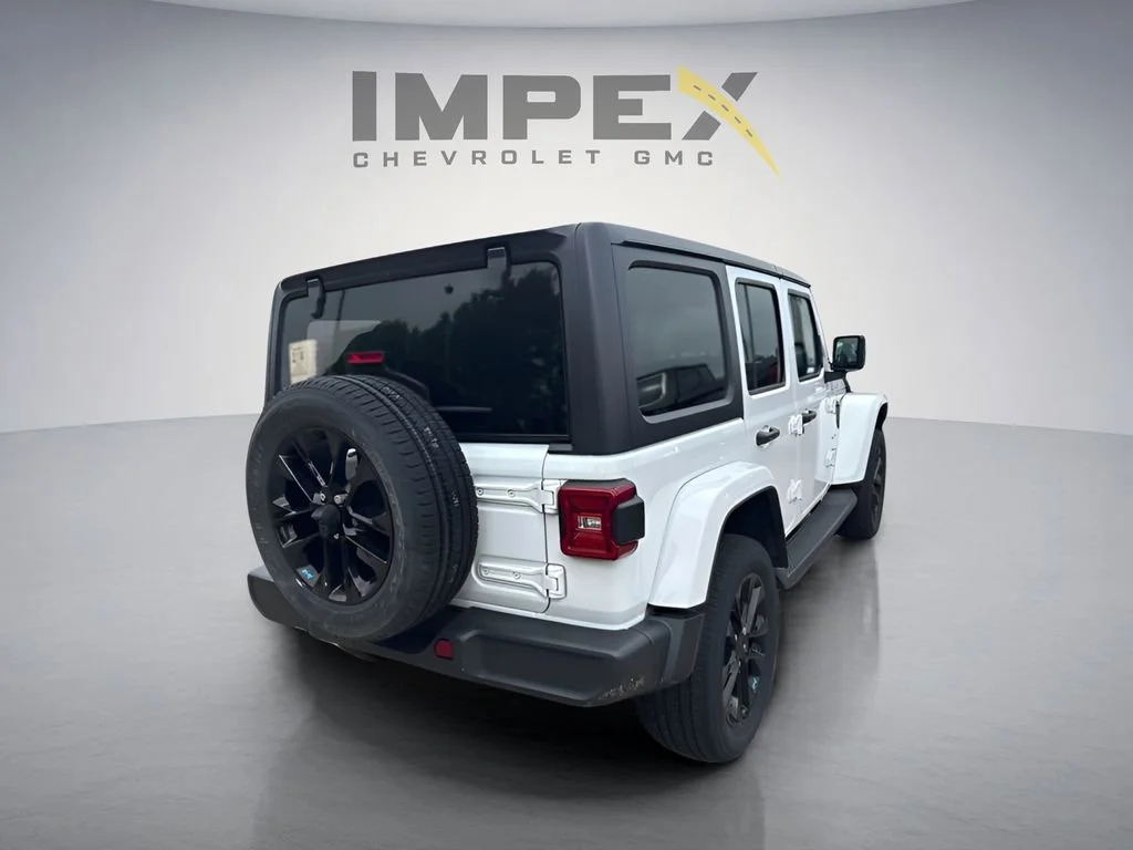 Used 2023 White Jeep Sahara image 4