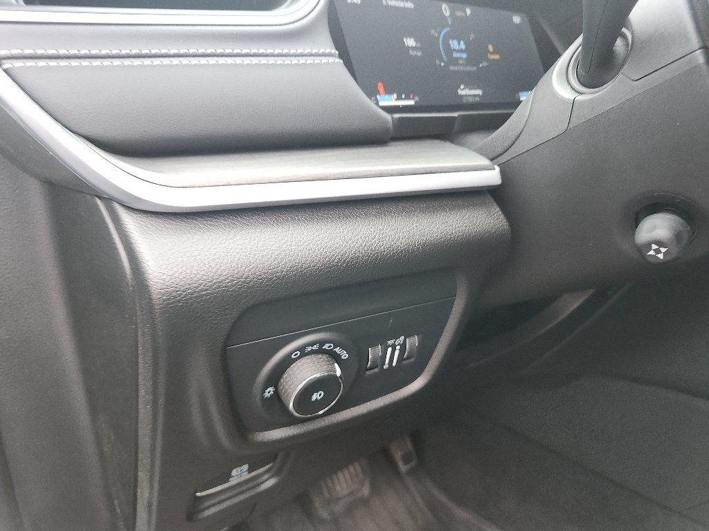 Used 2025 Silver Zynith Jeep Limited image 21