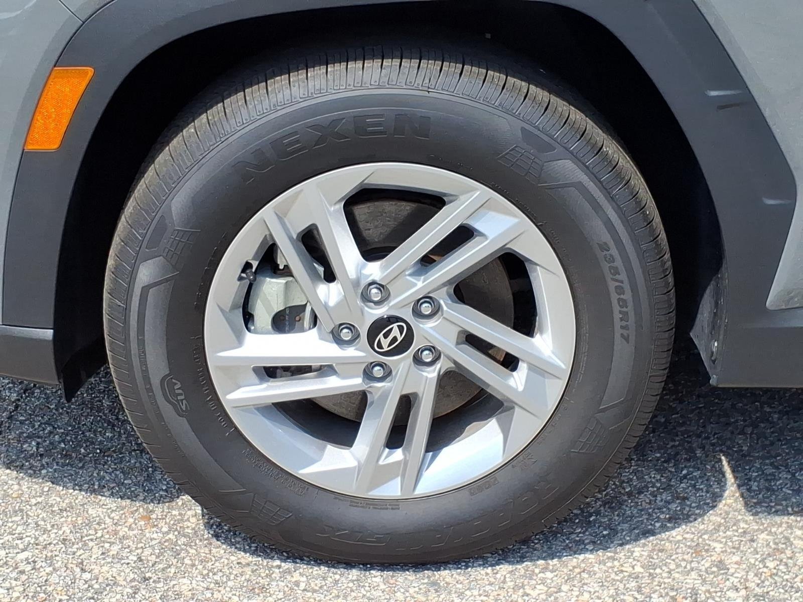 Used 2025 Hampton Gray Hyundai SE image 4