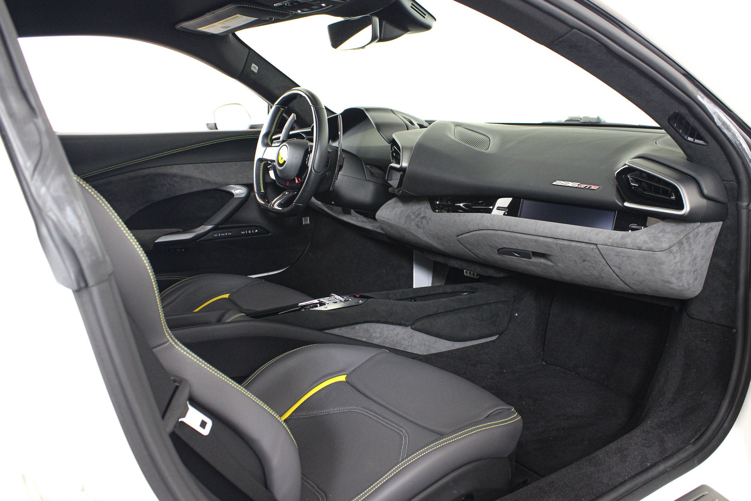 Used 2025 Bianco Cervino Ferrari  image 28