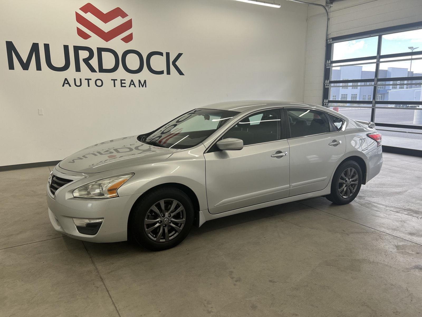 Used 2015 Brilliant Silver Nissan 2.5 S image 1