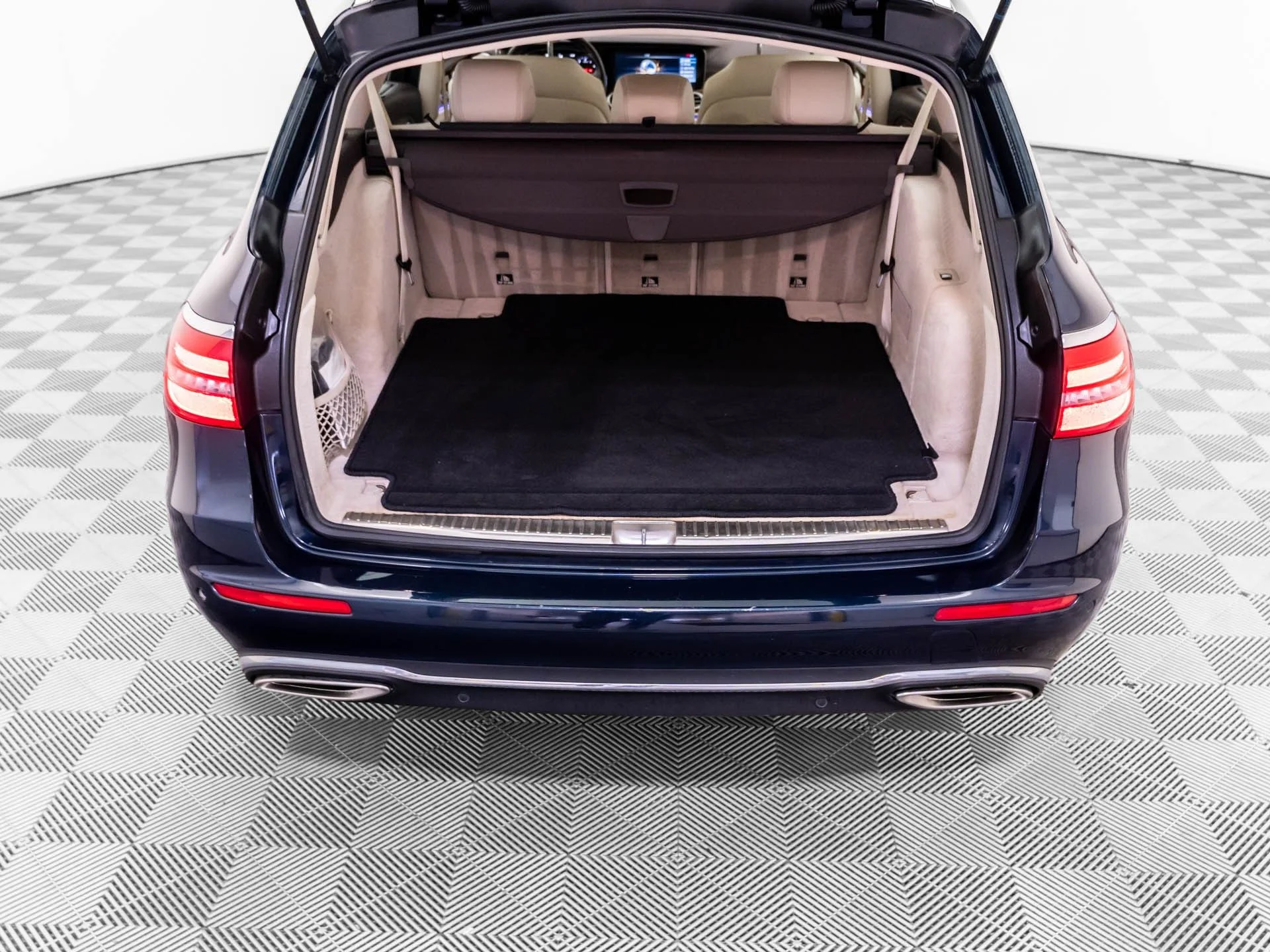 Used 2017 Black Mercedes-Benz E 400 image 32