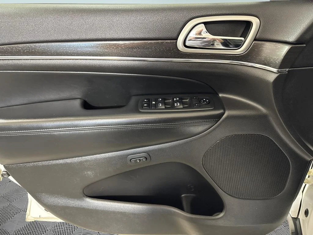 Used 2018 White Jeep Limited image 18