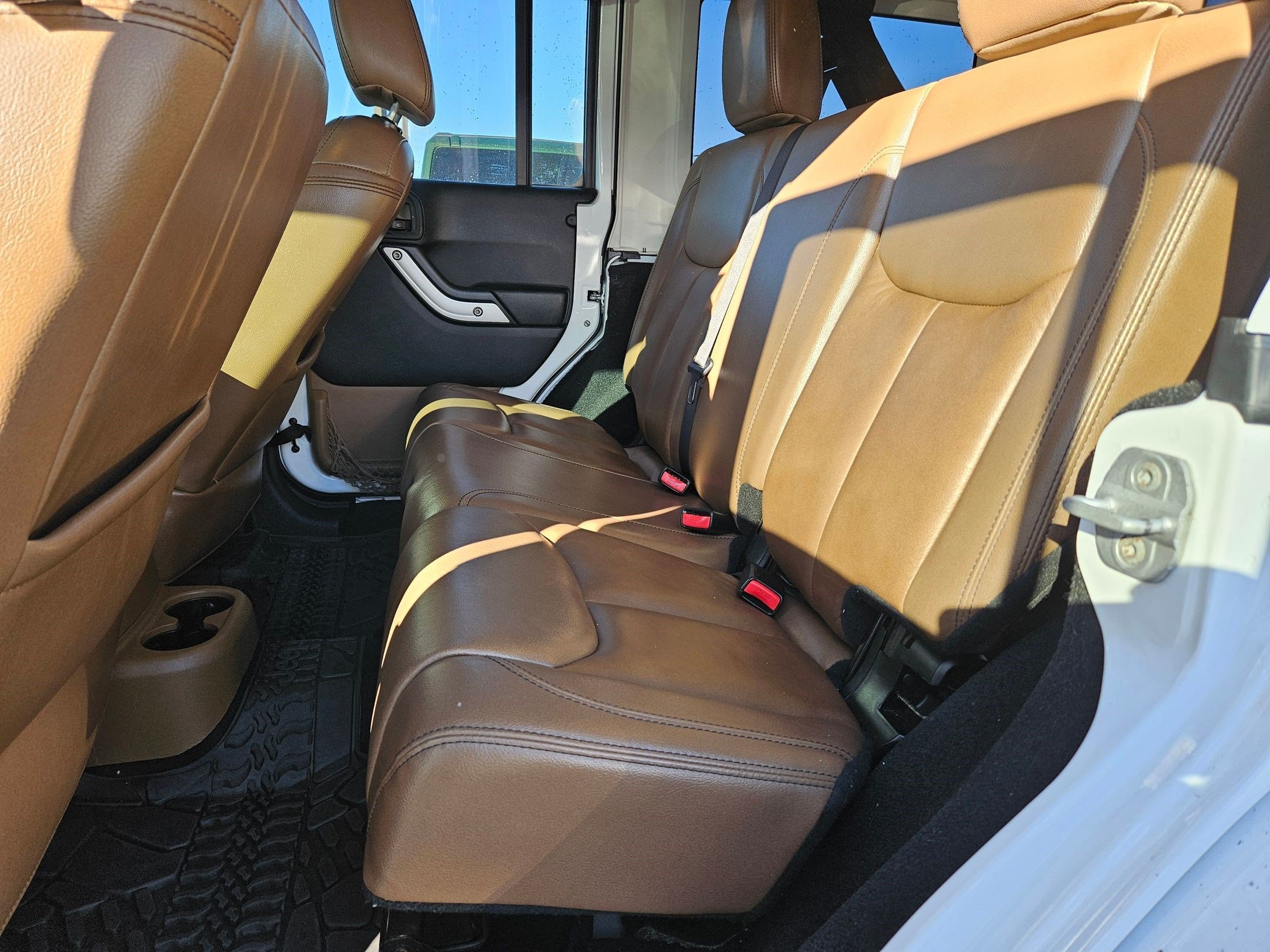 Used 2013 Bright White Clearcoat Jeep Sahara image 27