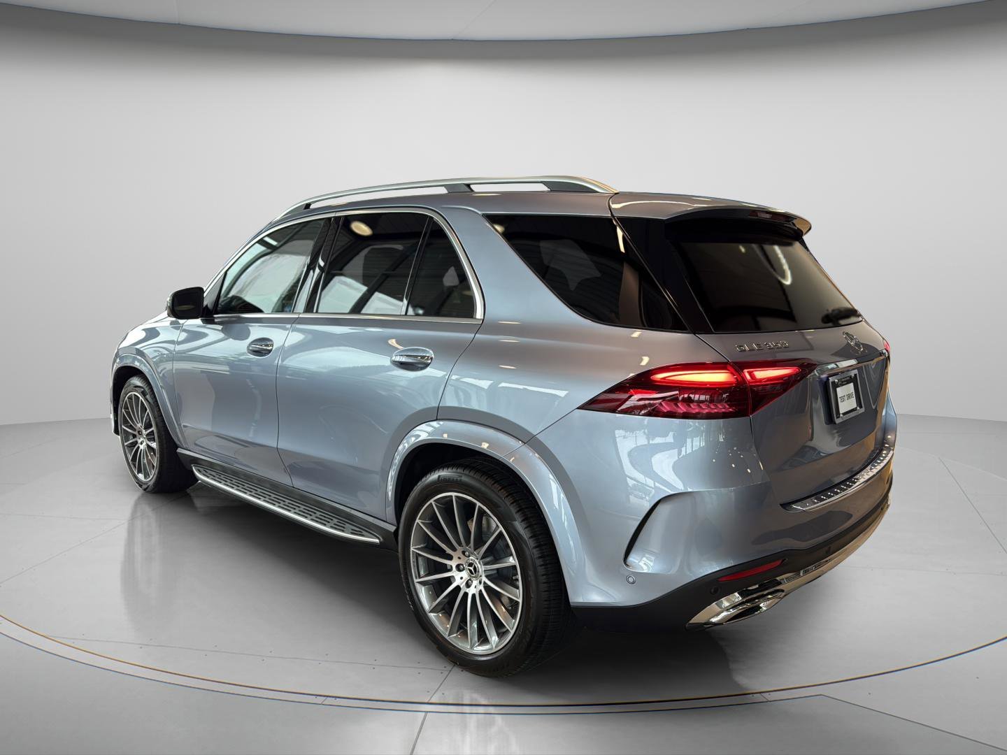 New 2026 MANUFAKTUR Cote d Azur Light Blue Metallic Mercedes-Benz GLE 350 image 3