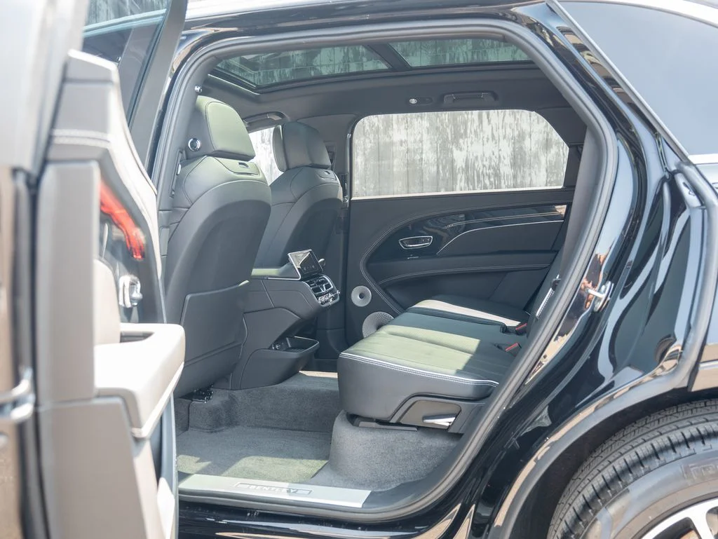 Used 2024 Black Bentley  image 33
