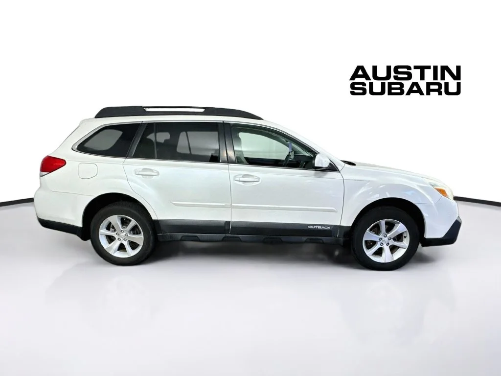 Used 2014 White Subaru 2.5i image 8