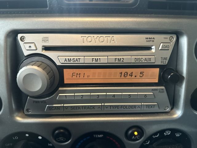 Used 2010  Toyota Base image 29