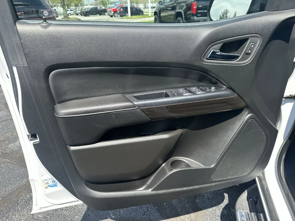 Used 2020 White GMC SLT image 18