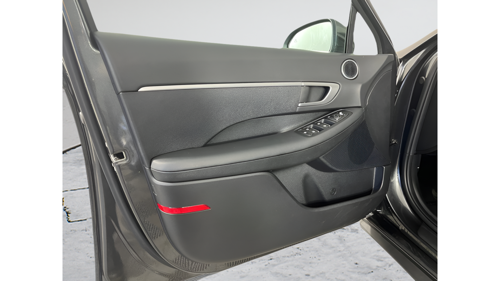 Used 2025 Portofino Gray Hyundai SE image 9