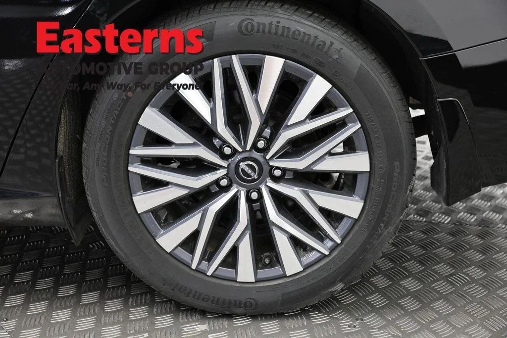 Used 2023 Black Nissan 2.5 SV image 32