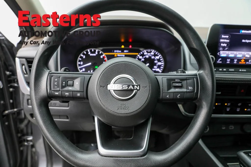 Used 2023 Gray Nissan S image 10