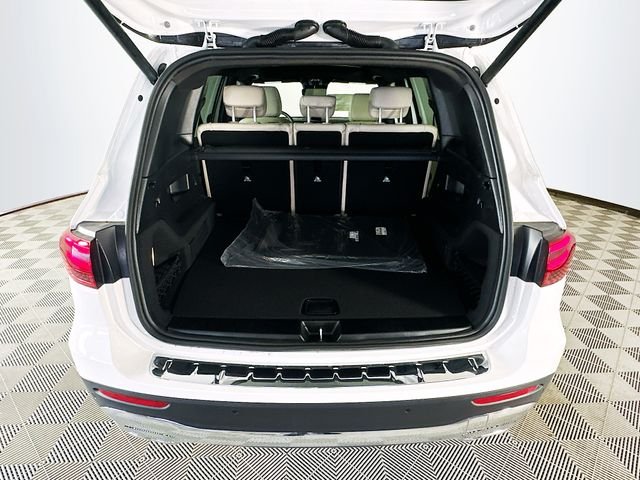 New 2026 Polar White Mercedes-Benz GLB 250 image 25
