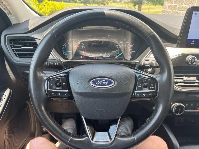 Used 2022 Blue Ford SE image 18