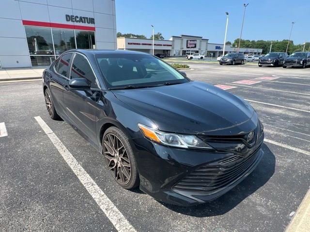 Used 2018 Black Toyota L image 2