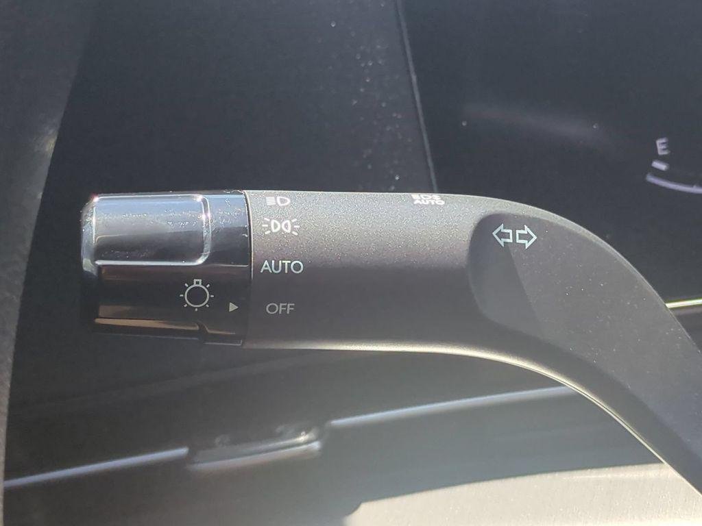 New 2027 Gray Hyundai SE FWD image 28