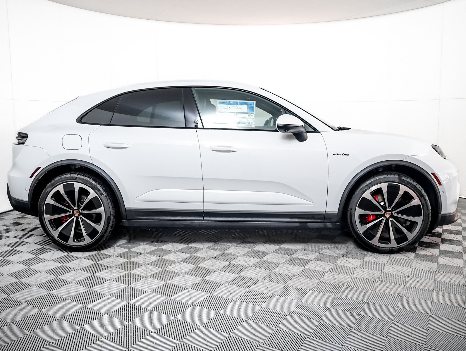 2026 Porsche Macan S - Photo 9