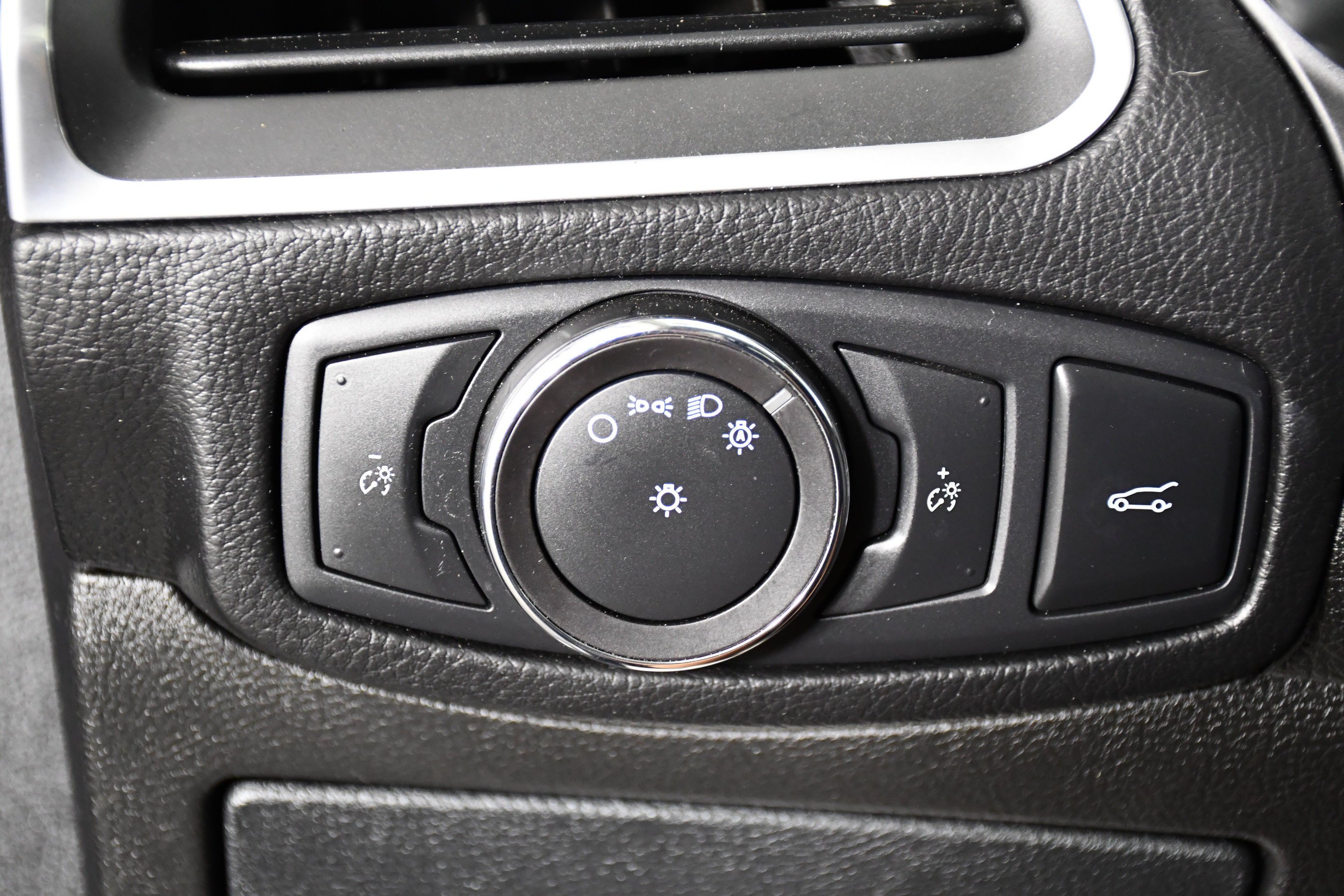 Used 2016 Magnetic Ford Titanium image 35