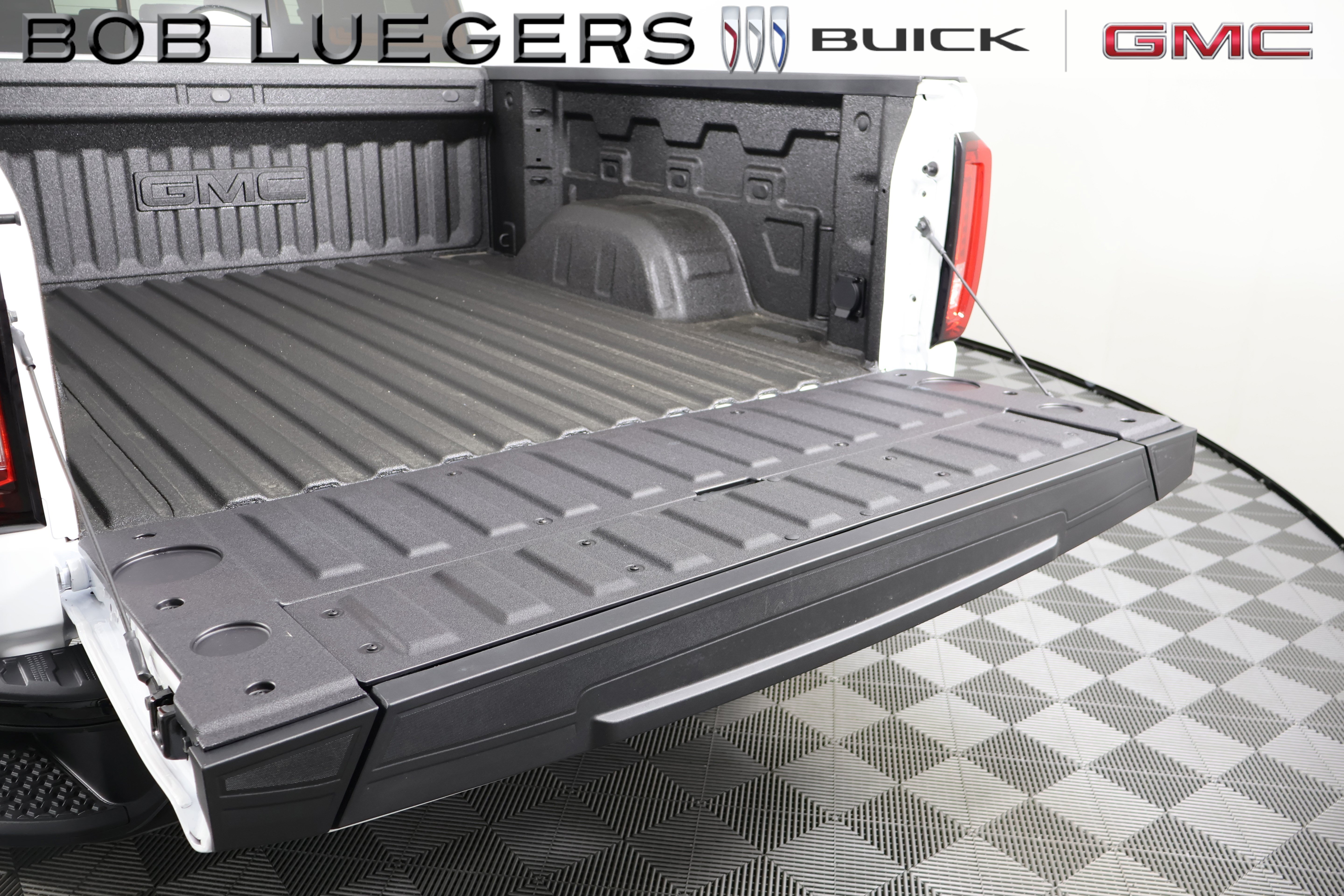 2026 GMC Sierra 1500 AT4X - Photo 7