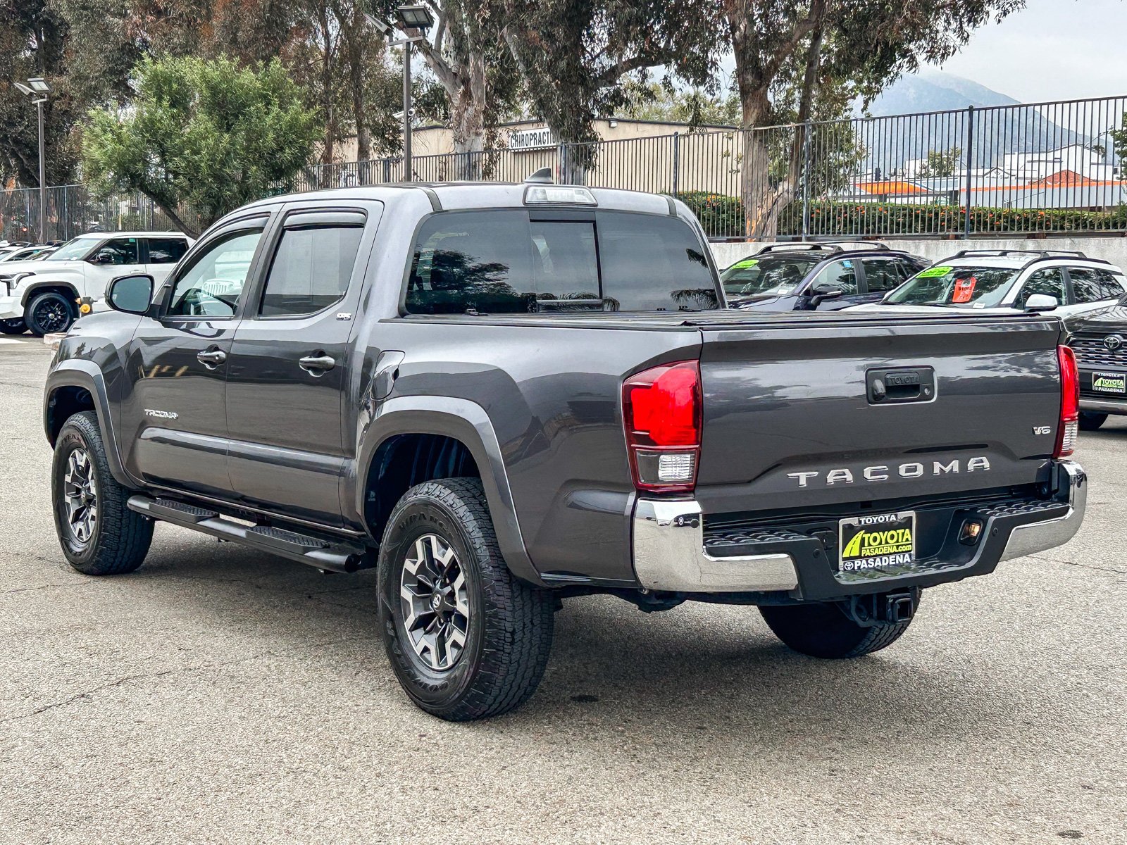 Used 2018 MAGNETIC GRAY MET TOYOTA TRUCK SR5 image 8