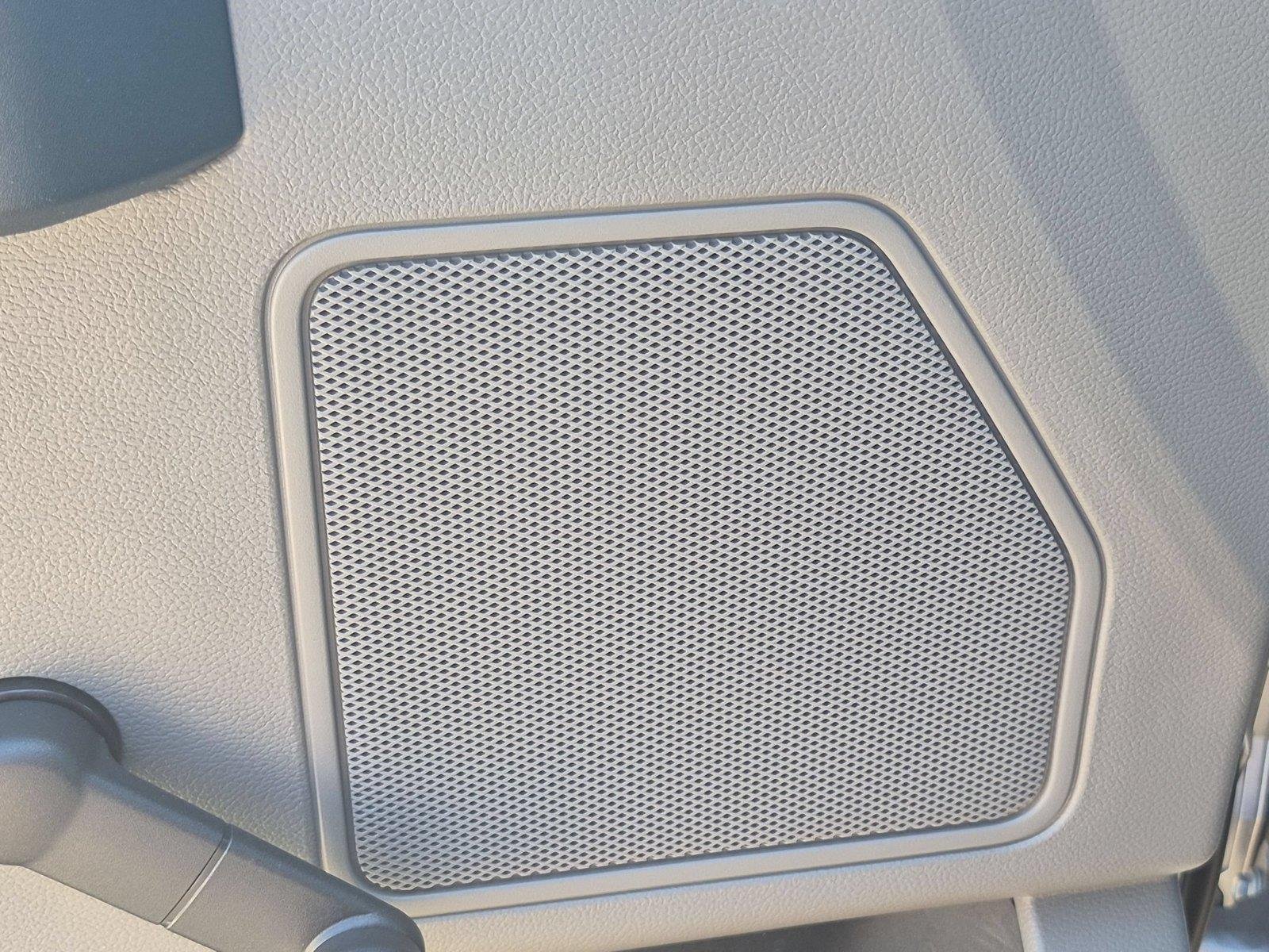 Used 2020  Ford XL image 16