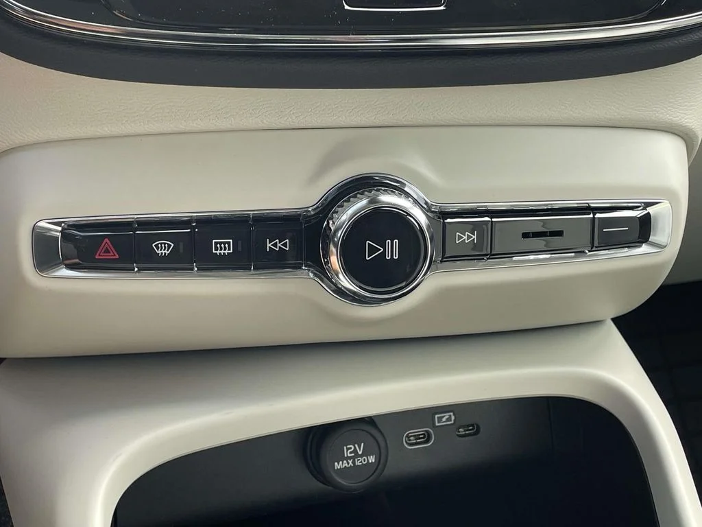 New 2026 Onyx Black Volvo Plus image 20